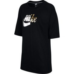 Nike - Sukienka. Czarne sukienki damskie Nike, na co dzień, s, z nadrukiem, z bawełny, z okrągłym kołnierzem, bez rękawów, proste. Za 249,90 zł.
