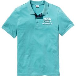 Shirt polo z nadrukiem Regular Fit bonprix zieleń morska. Zielone koszulki męskie bonprix, s, z nadrukiem, bez rękawów. Za 44,99 zł.