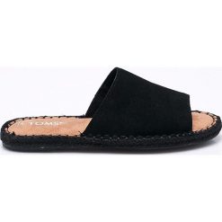 Toms - Sandały Clarita. Czarne klapki damskie marki Toms, bez wzorów, ze skóry, bez obcasa. W wyprzedaży za 169,90 zł.