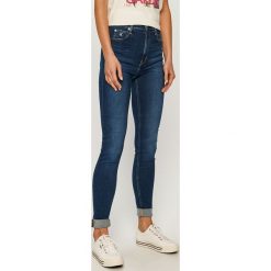 Calvin Klein Jeans - Jeansy CKJ 010. Niebieskie jeansy damskie Calvin Klein Jeans, z podwyższonym stanem. Za 449,90 zł.