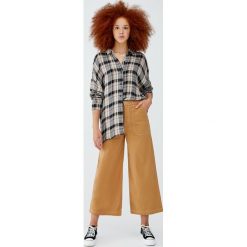 Koszula w kratkę oversize. Szare koszule damskie w kratkę marki Pull&Bear, z długim rękawem. Za 109,00 zł.
