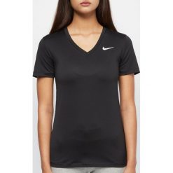 Koszulka damska NIKE czarno-białe. Czarne koszulki damskie Nike, s, bez wzorów, z poliesteru, bez kołnierzyka, bez rękawów. Za 119,90 zł.