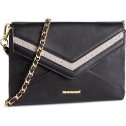 Torebka MONNARI - BAG3110-020 Black. Czarne torebki klasyczne damskie Monnari, bez wzorów, ze skóry ekologicznej, eleganckie, bez dodatków. W wyprzedaży za 109,00 zł.