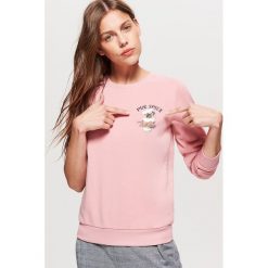 Bluza z nadrukiem - Różowy. Różowe bluzy damskie Cropp, s, z nadrukiem, bez rękawów, bez kaptura. W wyprzedaży za 29,99 zł.