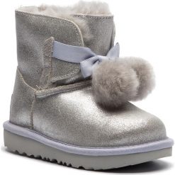 Buty UGG - T Gita Glitter 1019701T T/Slvr. Szare śniegowce dziewczęce marki Ugg, bez zapięcia. W wyprzedaży za 429,00 zł.