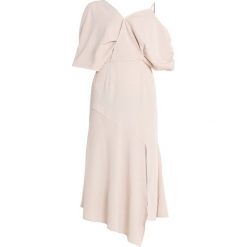 Lavish Alice OFF THE SHOULDER DRESS Długa sukienka nude. Szare sukienki damskie marki Lavish Alice, bez wzorów, z elastanu, bez kołnierzyka, z długim rękawem, długie, maxi. Za 379,00 zł.