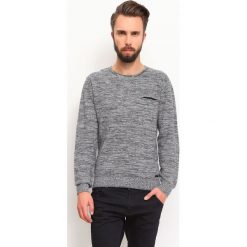 SWETER DŁUGI RĘKAW MĘSKI. Niebieskie golfy męskie marki Top Secret, xxl, z dzianiny, klasyczne, z okrągłym kołnierzem. W wyprzedaży za 59,99 zł.