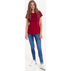 T-SHIRT DAMSKI Z NADRUKIEM. Czerwone t-shirty damskie TROLL, s, z nadrukiem, z bawełny, bez kołnierzyka. W wyprzedaży za 14,99 zł.