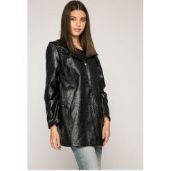 Guess Jeans - Kurtka Flora. Czarne płaszcze damskie Guess Jeans, s, z aplikacjami, z jeansu, długie. W wyprzedaży za 539,90 zł.