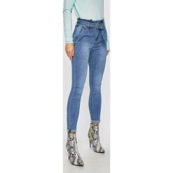 Answear - Jeansy. Niebieskie jeansy damskie ANSWEAR, s, w paski, z elastanu, z podwyższonym stanem. W wyprzedaży za 119,90 zł.
