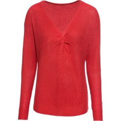 Sweter z przewiązaniem: Must-Have bonprix koralowy. Różowe swetry damskie bonprix, na zimę, bez wzorów, z dzianiny, z długim rękawem, długie, bez kaptura. Za 49,99 zł.
