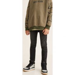 Mango Kids - Jeansy dziecięce. Szare spodnie chłopięce marki Mango Kids, bez wzorów, z elastanu. Za 69,90 zł.