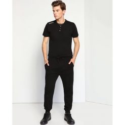 T-shirt krótki rękaw męski z nadrukiem. Czarne t-shirty męskie DRYWASH, na zimę, m, z nadrukiem, krótkie. W wyprzedaży za 14,99 zł.