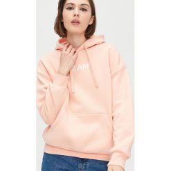 Bluza basic z kapturem - Różowy. Różowe bluzy damskie Cropp, s, bez wzorów, bez rękawów, z kapturem. Za 79,99 zł.