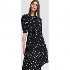 Sukienka w grochy - Wielobarwn. Czarne sukienki damskie marki Reserved, w grochy. Za 199,99 zł.