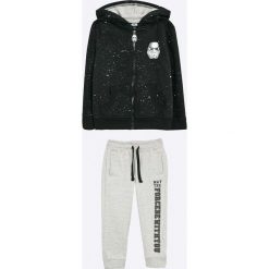 Blukids - Dres dziecięcy 98-128 cm. Czarne spodnie chłopięce Blukids, z nadrukiem, z bawełny, długie. W wyprzedaży za 119,90 zł.