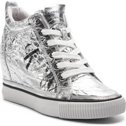 Sneakersy CALVIN KLEIN JEANS - Ritzy RE9850 Silver. Szare półbuty damskie Calvin Klein Jeans, z jeansu. W wyprzedaży za 329,00 zł.