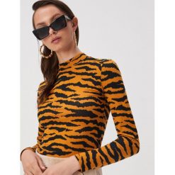 Bluzka ze zwierzęcym wzorem - Żółty. Żółte bluzki damskie Sinsay, s, bez wzorów, bez kołnierzyka, bez rękawów. Za 24,99 zł.