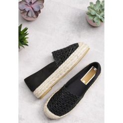 Czarne Espadryle Biology. Czarne espadryle damskie Born2be, z aplikacjami, z materiału, bez obcasa, na płaskiej podeszwie. Za 79,99 zł.