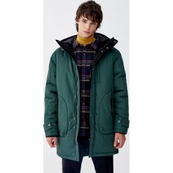 Długa parka z kaczym puchem. Zielone płaszcze męskie Pull&Bear, m, bez wzorów, z puchu, długie, bez kaptura. Za 299,00 zł.