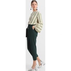 Bluzki damskie: Moss Copenhagen RONJA JIO Bluzka ecru/garden green