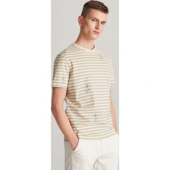 T-shirt w paski - Beżowy. Brązowe t-shirty męskie Reserved, s, w paski, bez kołnierzyka. Za 39,99 zł.