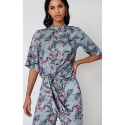 Dagmar Top Vida - Blue,Multicolor. Niebieskie topy damskie Dagmar, bez wzorów, bez kołnierzyka. W wyprzedaży za 372,78 zł.