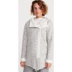 Bluza ze sztucznym futrem - Jasny szary. Szare bluzy damskie Reserved, s, bez wzorów, bez rękawów, bez kaptura. Za 139,99 zł.