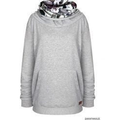 Dresowa damska bluza z dużym wzorzystym kapturem. Bluzy damskie Pakamera, z bawełny, klasyczne. Za 150,00 zł.
