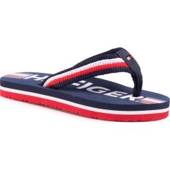Japonki TOMMY HILFIGER - Maxi Lettering Print Flip Flop T3B0-30753-0058 M Blue/Multicolor X051. Niebieskie sandały chłopięce TOMMY HILFIGER, ze skóry ekologicznej, bez zapięcia. Za 119,00 zł.