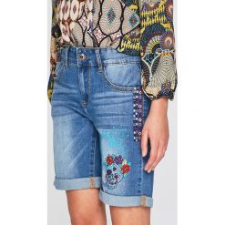 Desigual - Szorty jeansowe. Niebieskie szorty damskie Desigual, m, z nadrukiem, z elastanu, casualowe. Za 349,90 zł.