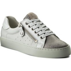 Sneakersy BULLBOXER - 962006E5L WHITTD70 Silver/White/Beige. Szare półbuty damskie marki Bullboxer, ze skóry ekologicznej. W wyprzedaży za 269,00 zł.