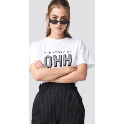 Gestuz T-shirt Ohh - White. Białe t-shirty damskie marki Gestuz, z nadrukiem, z okrągłym kołnierzem. W wyprzedaży za 101,47 zł.