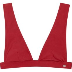 Bordowa góra od bikini Paradise z dekoltem w kształcie V. Czerwone bikini Pull&Bear. Za 39,90 zł.