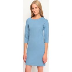 Sukienka damska gładka. Niebieskie sukienki damskie Top Secret, na co dzień, bez wzorów, z dzianiny, eleganckie, bez kołnierzyka, bez rękawów, dopasowane. W wyprzedaży za 49,99 zł.