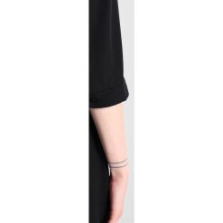 Sukienki hiszpanki: Zalando Essentials Sukienka koszulowa black