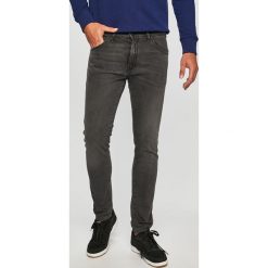 Wrangler - Jeansy Larston. Szare jeansy męskie Wrangler. W wyprzedaży za 219,90 zł.
