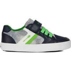 Sneakersy w kolorze szarym. Szare trampki chłopięce geox kids, bez wzorów, z okrągłym noskiem, bez zapięcia. W wyprzedaży za 134,95 zł.