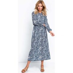 Maxi Sukienka w Zwierzęcy Motyw w Odcieniach Niebieskiego. Niebieskie sukienki damskie Molly.pl, s, bez wzorów, eleganckie, bez kołnierzyka, z długim rękawem, długie, maxi. Za 189,90 zł.