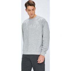 Tommy Jeans - Bluza. Szare bluzy męskie Tommy Jeans, xl, z nadrukiem, z elastanu, z okrągłym kołnierzem, bez rękawów, bez kaptura. W wyprzedaży za 159,90 zł.
