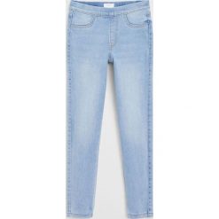 Mango Kids - Jeansy dziecięce Jegging. Niebieskie jeansy dziewczęce Mango Kids, bez wzorów, z elastanu. Za 59,90 zł.