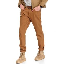 Spodnie strukturalne slim fit. Brązowe spodnie męskie Top Secret, na co dzień, na wiosnę, m, bez wzorów. W wyprzedaży za 99,99 zł.