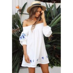 Sukienka ADRINA BLUE. Białe sukienki damskie Sukienka ADRINA BLUE, na co dzień, s, bez wzorów, bez kołnierzyka, bez rękawów. W wyprzedaży za 89,00 zł.