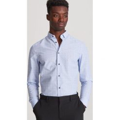 Wzorzysta koszula slim fit - Niebieski. Niebieskie koszule męskie Reserved, s, bez wzorów, bez kołnierzyka, bez rękawów. Za 89,99 zł.