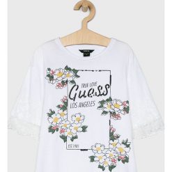 Guess Jeans - Top dziecięcy 118-175 cm. Białe bluzki dziewczęce Guess Jeans, z nadrukiem, z bawełny, z okrągłym kołnierzem, z krótkim rękawem, krótkie, bez kaptura. W wyprzedaży za 79,90 zł.