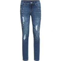 Dżinsy ze stretchem i perełkami bonprix niebieski "stone used". Niebieskie jeansy damskie bonprix. Za 124,99 zł.