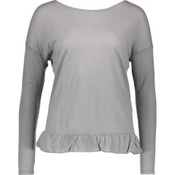 Koszulka w kolorze szarym. Szare t-shirty damskie Benetton, xs, z wełny, z dekoltem w łódkę, z długim rękawem. W wyprzedaży za 45,95 zł.