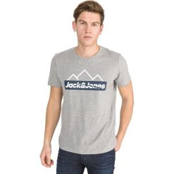 Jack & Jones Midmount Koszulka Szary. Szare podkoszulki męskie Jack & Jones, m, z haftami, z bawełny, bez kołnierzyka, z krótkim rękawem, krótkie. Za 56,95 zł.