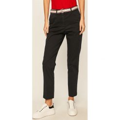 Tommy Hilfiger - Spodnie. Czerwone spodnie damskie TOMMY HILFIGER, z elastanu. Za 449,90 zł.