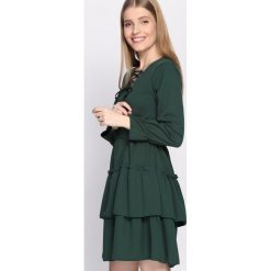 Zielona Sukienka Natured. Zielone sukienki damskie Born2be, uniwersalny, bez wzorów, bez kołnierzyka, bez rękawów. W wyprzedaży za 64,99 zł.